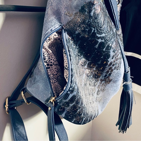 NWOT  Karla Hanson Eva Women's
RFID Blocking Blue Convertible Backpack - Picture 4 of 12